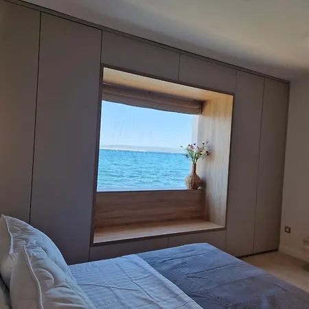 Skalja Beachfront House Magazin * Ždrelac