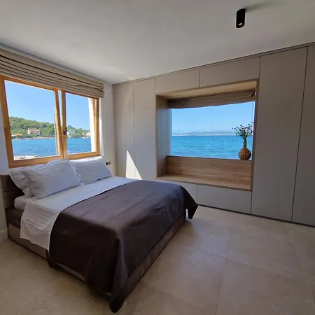Skalja Beachfront House Magazin Villa