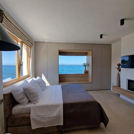 Skalja Beachfront House Magazin * Ždrelac