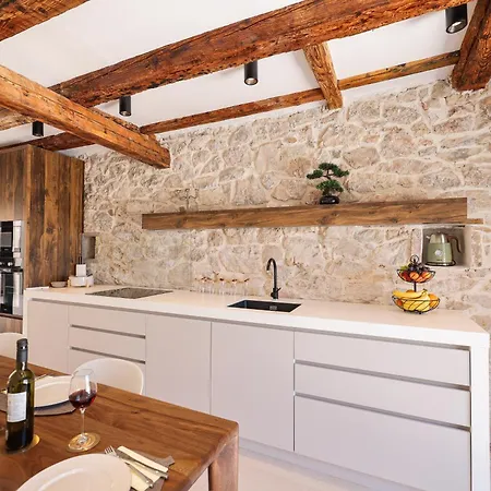 Villa Skalja Beachfront House Magazin