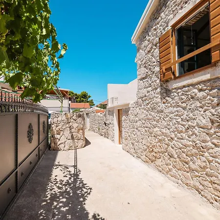 Skalja Beachfront House Magazin Villa *
