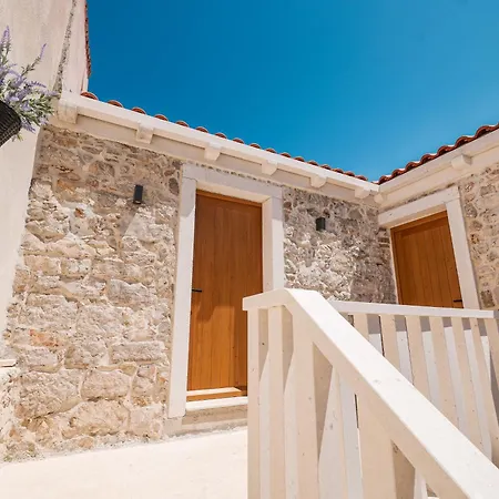 Villa Skalja Beachfront House Magazin *