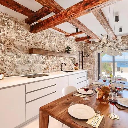 Skalja Beachfront House Magazin