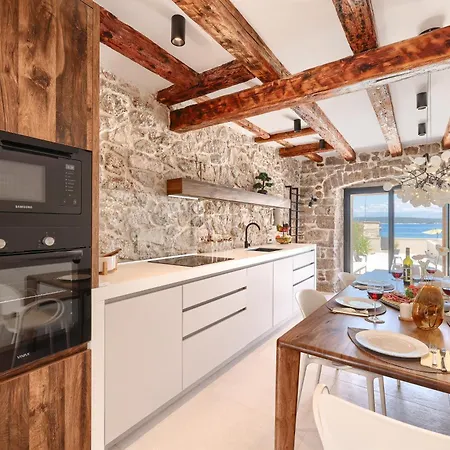 Villa Skalja Beachfront House Magazin *