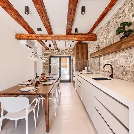 Skalja Beachfront House Magazin