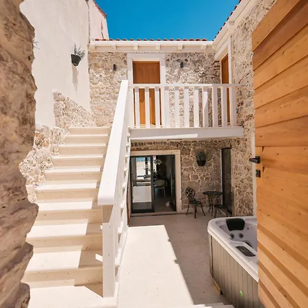 Skalja Beachfront House Magazin Willa Ždrelac