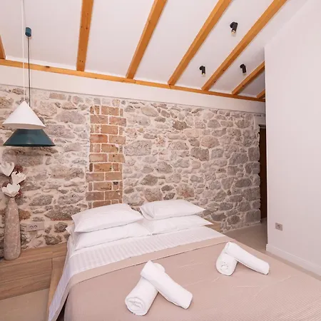 Villa Skalja Beachfront House Magazin