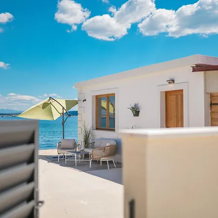 Skalja Beachfront House Magazin