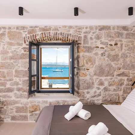 Skalja Beachfront House Magazin Villa *