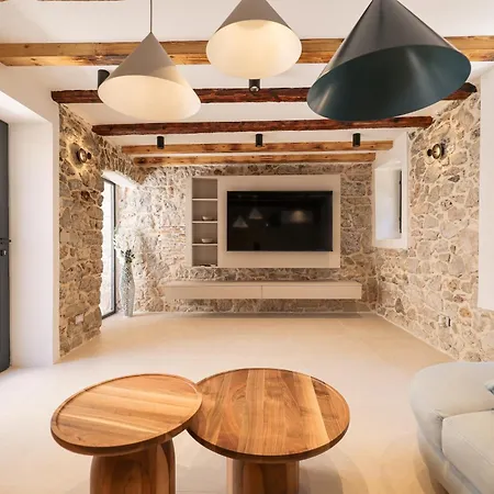 Skalja Beachfront House Magazin