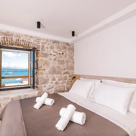 Skalja Beachfront House Magazin 빌라