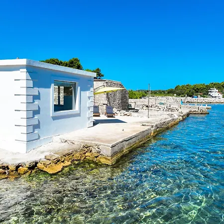 Skalja Beachfront House Magazin Villa