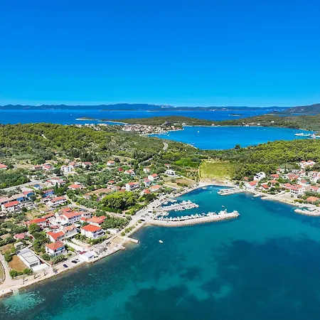 Skalja Beachfront House Magazin *