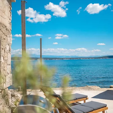 Skalja Beachfront House Magazin Villa Ždrelac