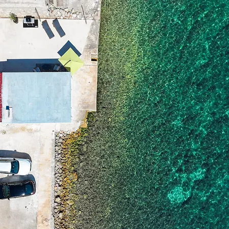 Skalja Beachfront House Magazin