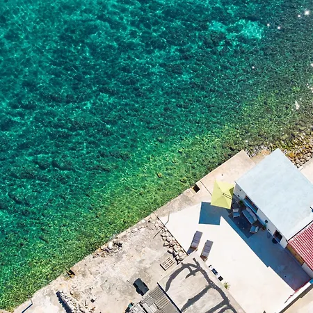 Skalja Beachfront House Magazin