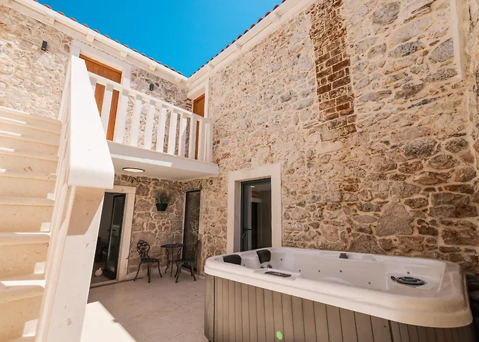 Villa Skalja Beachfront House Magazin