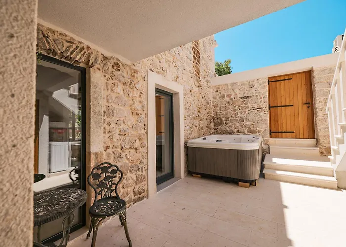 Skalja Beachfront House Magazin