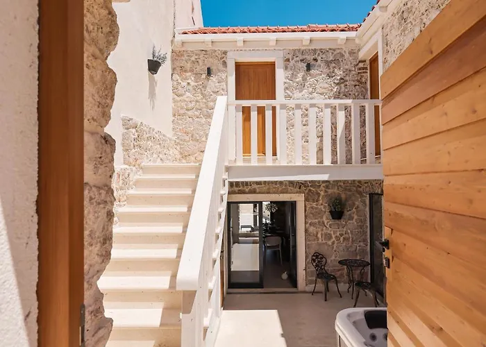 Skalja Beachfront House Magazin Zdrelac