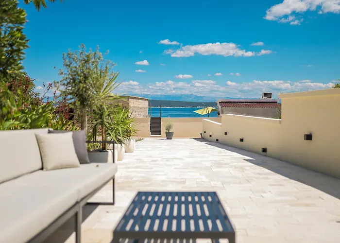 Skalja Beachfront House Magazin Villa Zdrelac