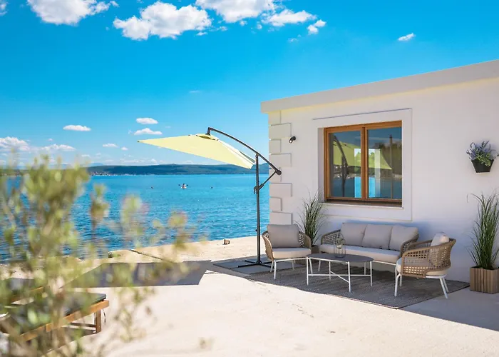Villa Skalja Beachfront House Magazin