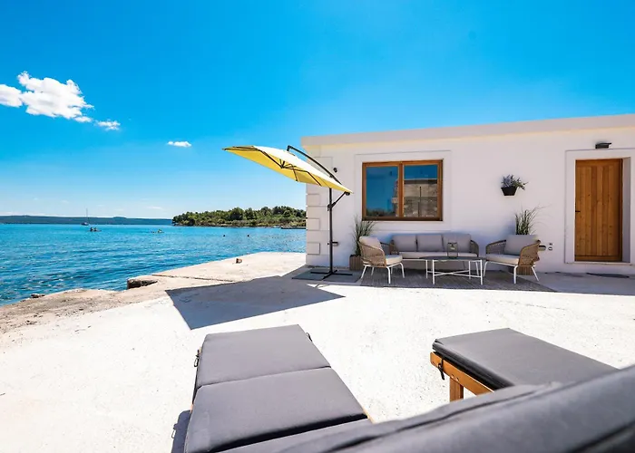 Skalja Beachfront House Magazin Villa *
