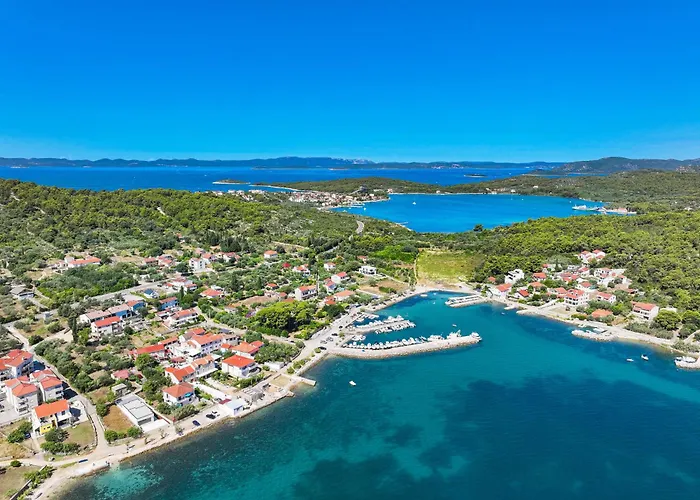 Skalja Beachfront House Magazin *