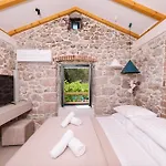Villa Skalja Beachfront House Magazin *