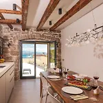 Skalja Beachfront House Magazin Villa *