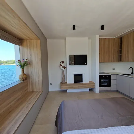 Skalja Beachfront House Magazin