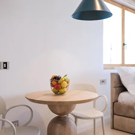Skalja Beachfront House Magazin * Ždrelac