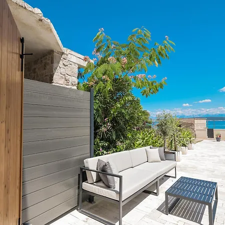 Villa Skalja Beachfront House Magazin