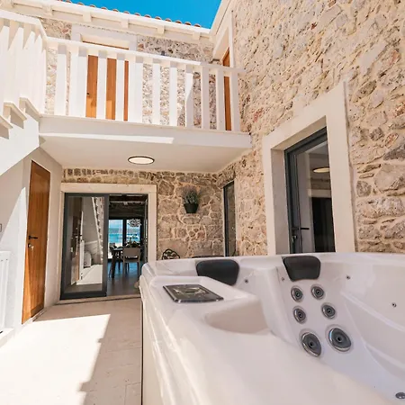 Villa Skalja Beachfront House Magazin Ždrelac