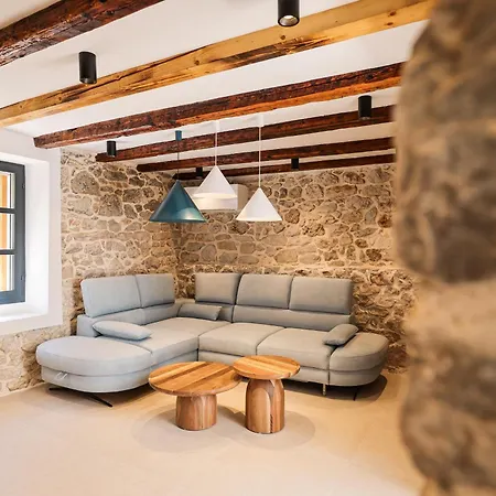 Skalja Beachfront House Magazin * Ždrelac