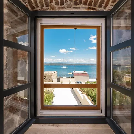 Skalja Beachfront House Magazin Ždrelac