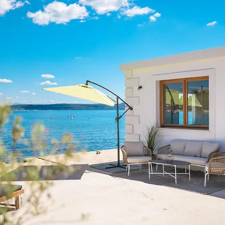 Villa Skalja Beachfront House Magazin