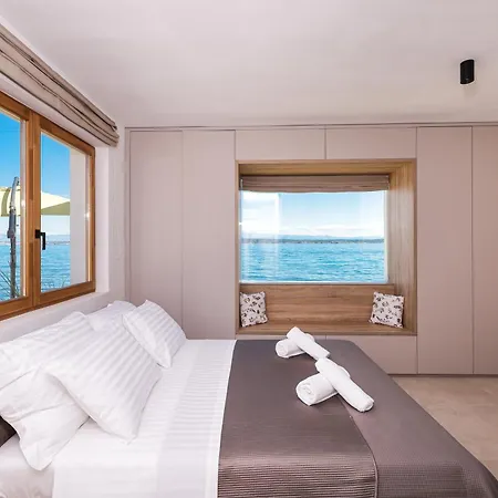 Villa Skalja Beachfront House Magazin Ždrelac