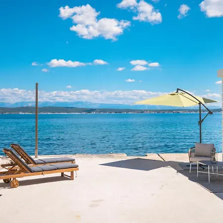 Villa Skalja Beachfront House Magazin *