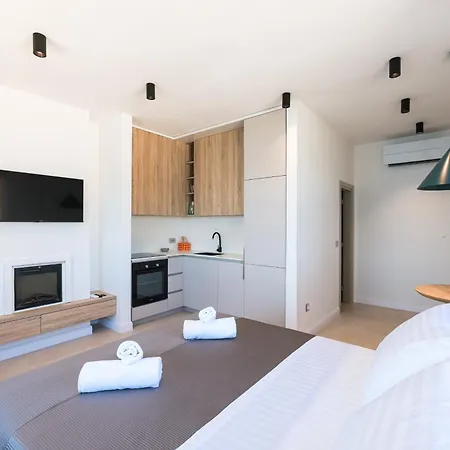 Skalja Beachfront House Magazin Villa