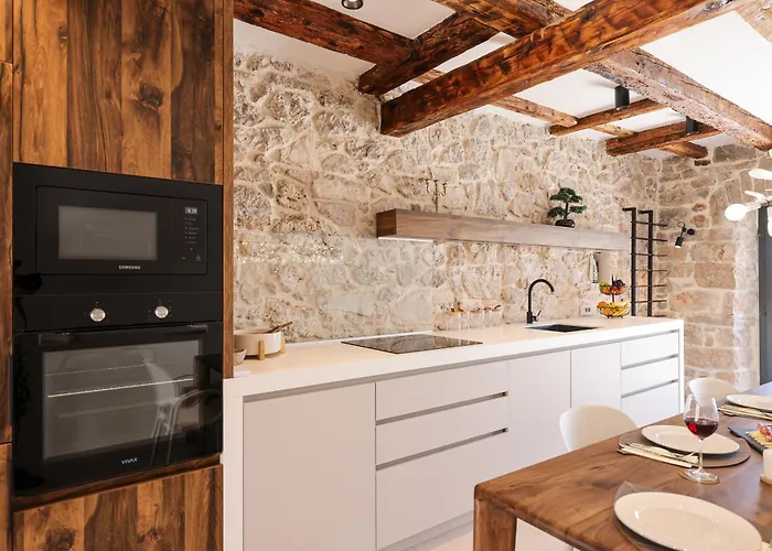 Skalja Beachfront House Magazin Vila *