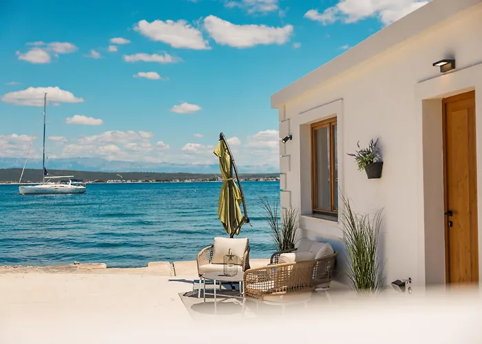 Skalja Beachfront House Magazin Vila Zdrelac