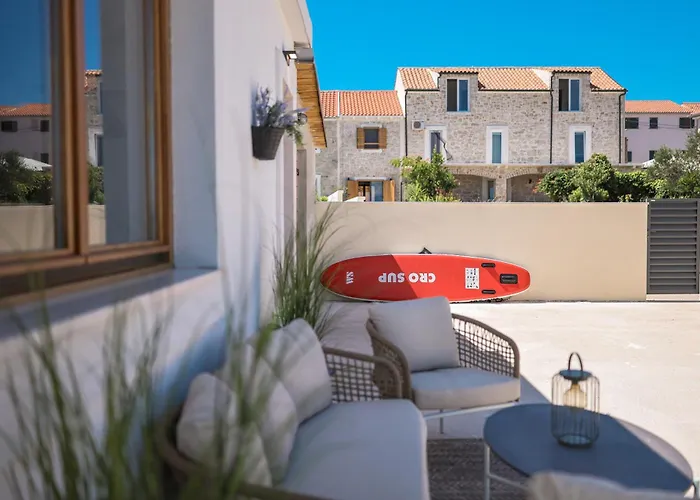Skalja Beachfront House Magazin *