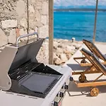 Villa Skalja Beachfront House Magazin Ždrelac