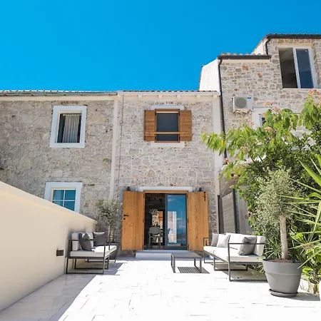 Villa Skalja Beachfront House Magazin Ždrelac