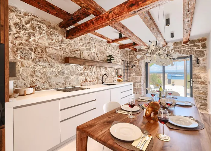 Skalja Beachfront House Magazin