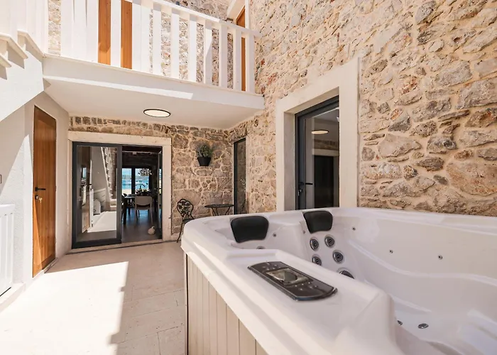Skalja Beachfront House Magazin 别墅