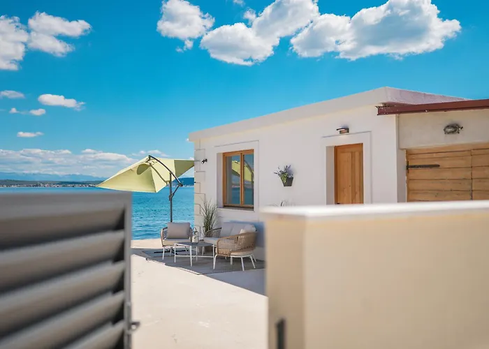Skalja Beachfront House Magazin