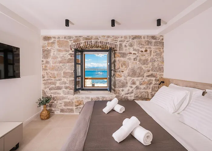 Skalja Beachfront House Magazin